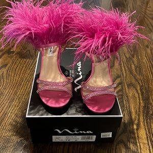 Nina Dalva-YS, Ultra Pink, Crystals, Feathers Women’s size 8.